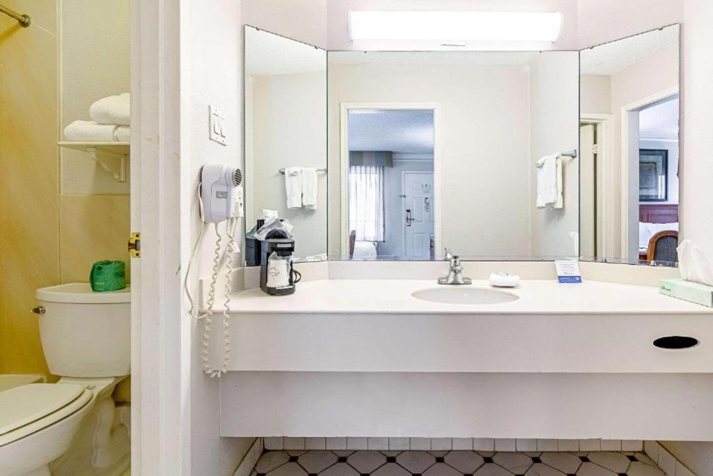 Rodeway Inn Huntsville Extérieur photo